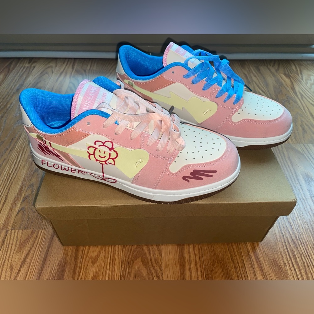 Brand NEW Size 43 sneakers - Picture 2 of 4